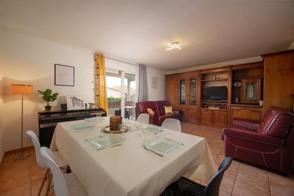 Appartement Tout Equipe Terrasse Et Parking Prive Marseille Exterior photo